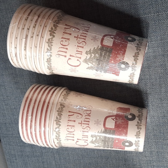 Paper Plates Dessert Cocktail Cups Set Merry Christmas Truck NWT - Picture 4 of 5